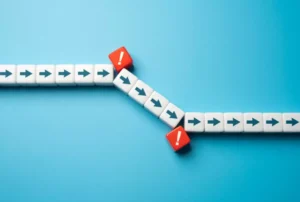 Broken chain representing criticalities and risks in the Supply Chain